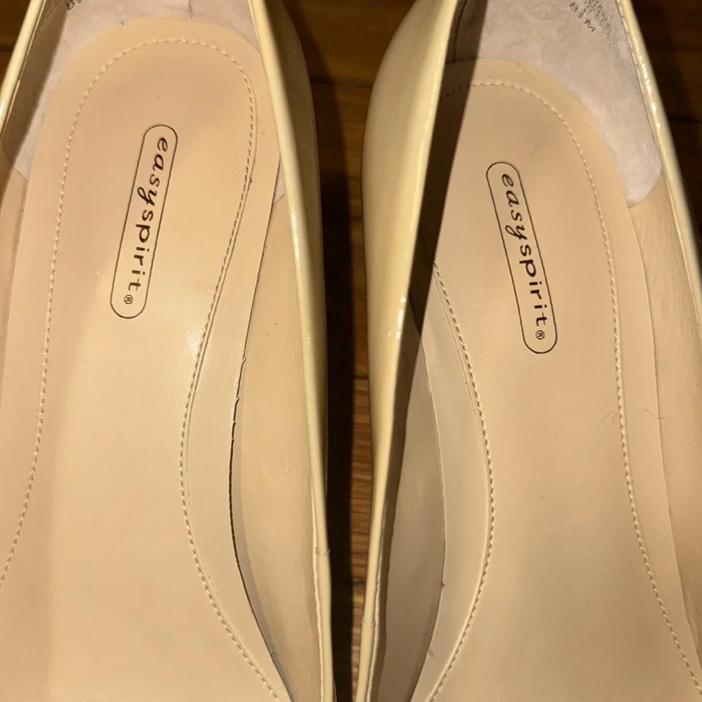 Cream Beige 8.5M Easy Spirit opened Toe Wedge Shoes great condition